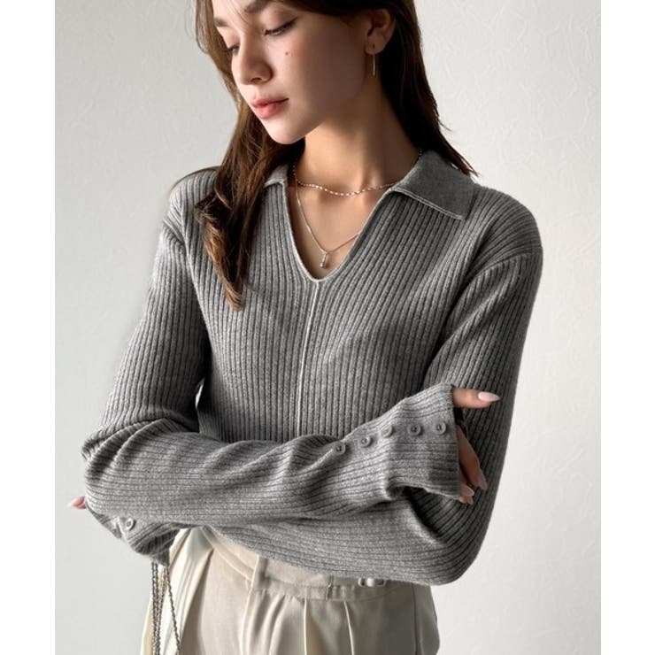 首元の抜けで細見え。インナーにも使える万能トップス♪配色ライン