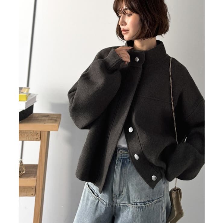 シンプルで洗練されたデザインが魅力！サイドドロスト比翼ニット