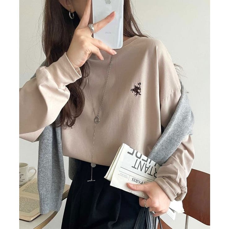 ベージュ | 後ろ姿も、抜かりなく。胸刺繍 シルケット素材 ゆったりシルエット | Classical Elf 