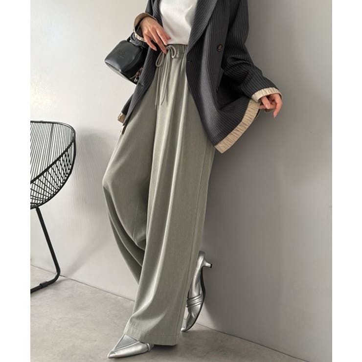 ベージュ | リラックス感とスタイルを両立。美脚シルエットワイドイージーパンツ | Classical Elf