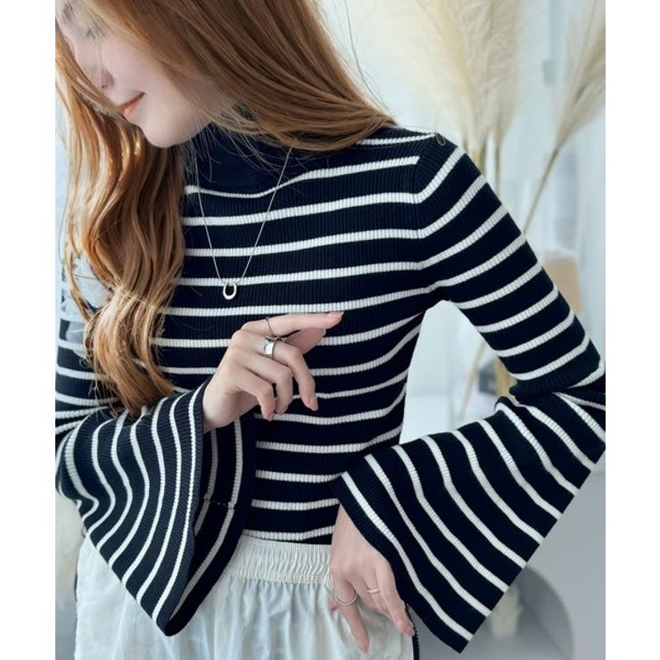 ブラックボーダー | 大人かわいいが実現できる。袖フレアハイネックニットプルオーバー（袖配色 無地 ボ… | Classical Elf 