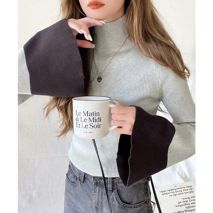 ライトグレー×ブラウン | 大人かわいいが実現できる。袖フレアハイネックニットプルオーバー（袖配色 無地 ボ… | Classical Elf 