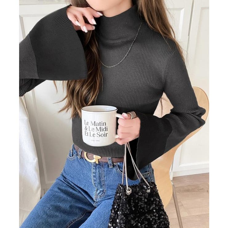 チャコール×ブラック | 大人かわいいが実現できる。袖フレアハイネックニットプルオーバー（袖配色 無地 ボ… | Classical Elf 