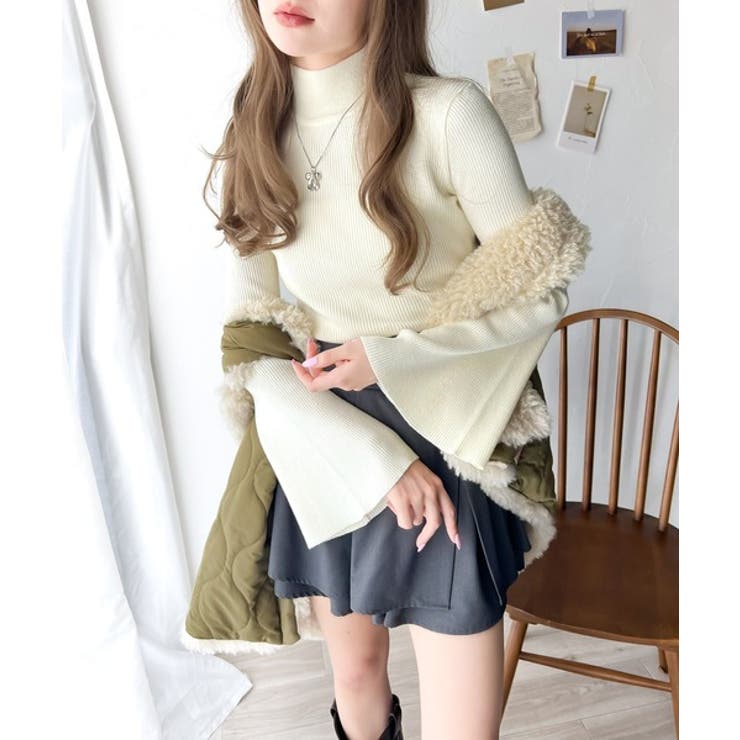 大人かわいいが実現できる。袖フレアハイネックニットプル 大人かわいいが実現できる。袖フレアハイネックニットプル
