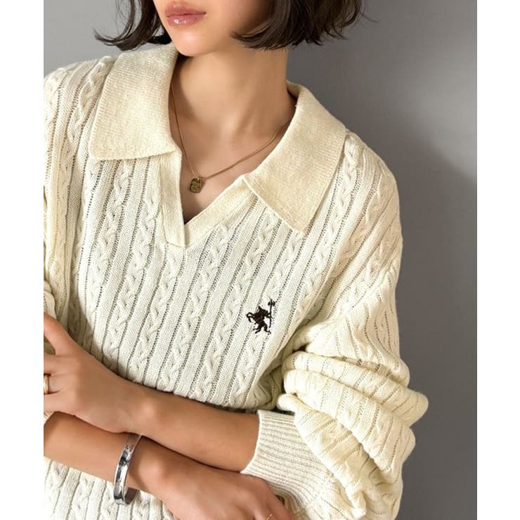 アイボリー | ”品よく華やぐ”。大人のマストバイニット。胸刺繍ケーブル編みポロ襟スキッパーニッ… | Classical Elf 