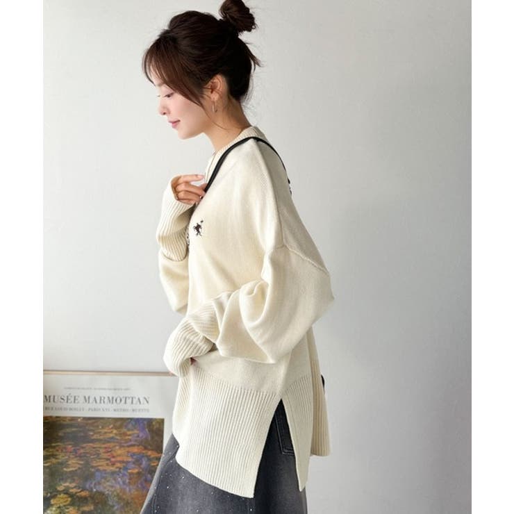 さらり抜け感ある着こなしが叶う。胸刺繍サムホール付きシンプルニット | Classical Elf  | 詳細画像5 