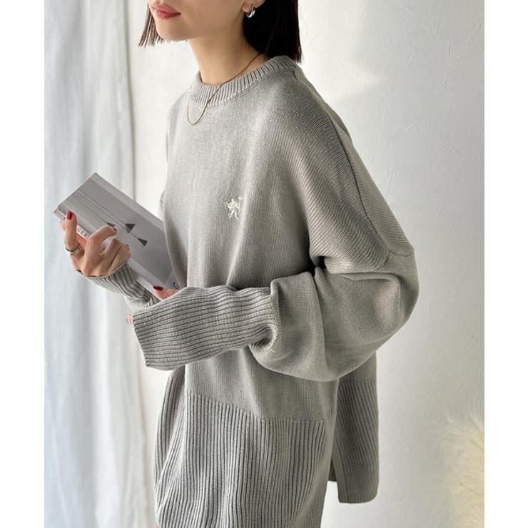 さらり抜け感ある着こなしが叶う。胸刺繍サムホール付きシンプルニット | Classical Elf  | 詳細画像8 