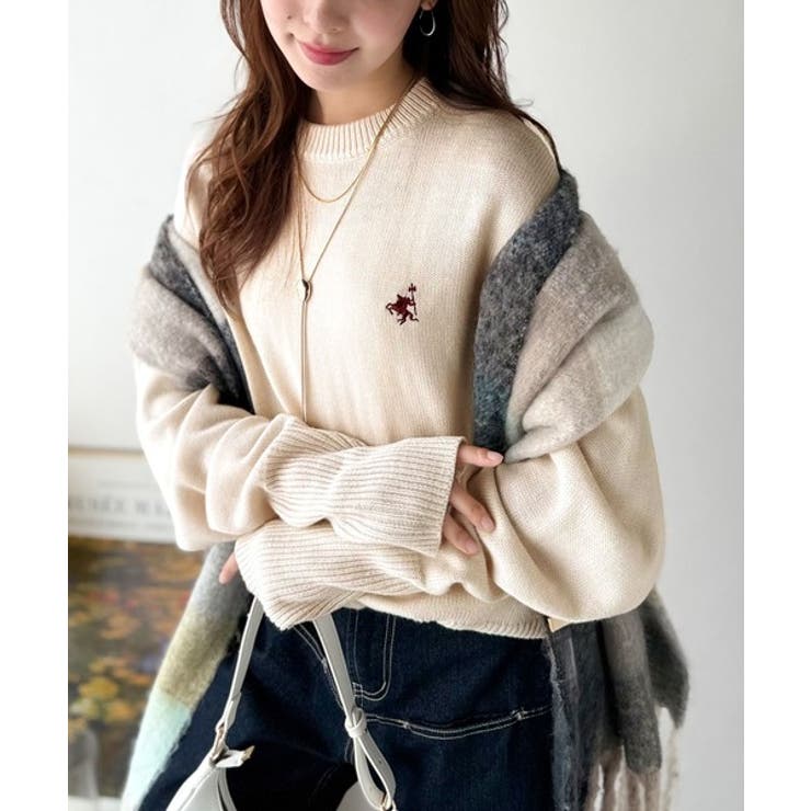 さらり抜け感ある着こなしが叶う。胸刺繍サムホール付きシンプルニット | Classical Elf  | 詳細画像14 