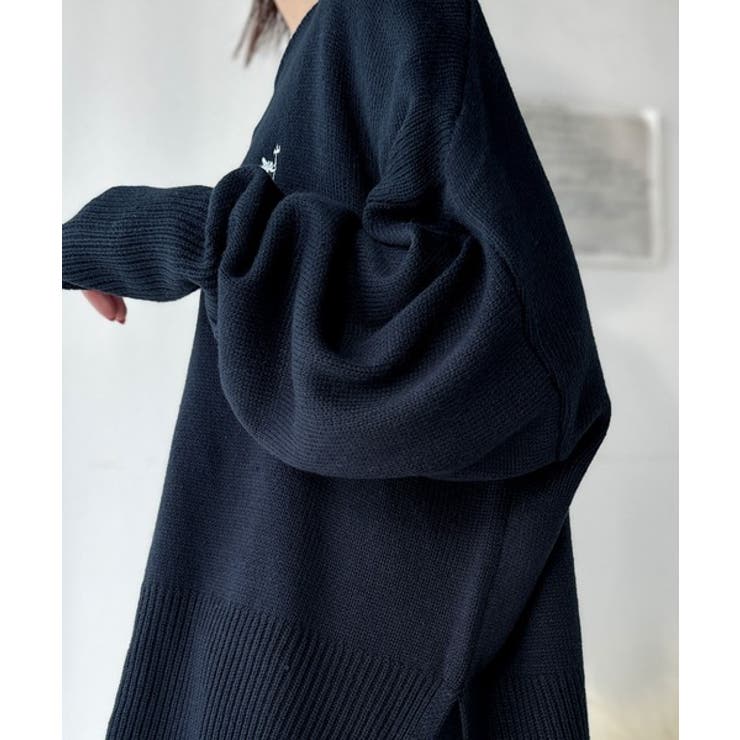 さらり抜け感ある着こなしが叶う。胸刺繍サムホール付きシンプルニット | Classical Elf  | 詳細画像33 