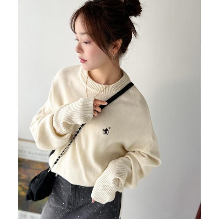 さらり抜け感ある着こなしが叶う。胸刺繍サムホール付きシンプルニット | Classical Elf  | 詳細画像2 