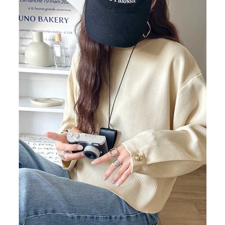 ゆったりなのに上品でキチンと見え。ミラノリブ袖先ゴールドボタンプルオーバー | Classical Elf  | 詳細画像5 