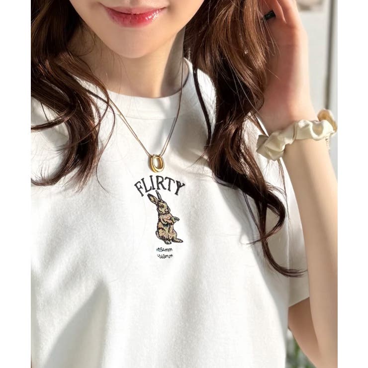 オフホワイト×Cウサギ | 可愛いだけとは言わせない！刺繍コンパクトフライスTシャツアニマルシリーズ（半袖） | Classical Elf 