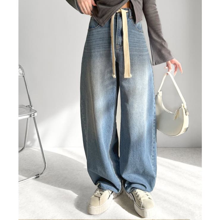 大人カジュアルをお洒落に格上げ。ドロスト紐付きカーブイージーデニム