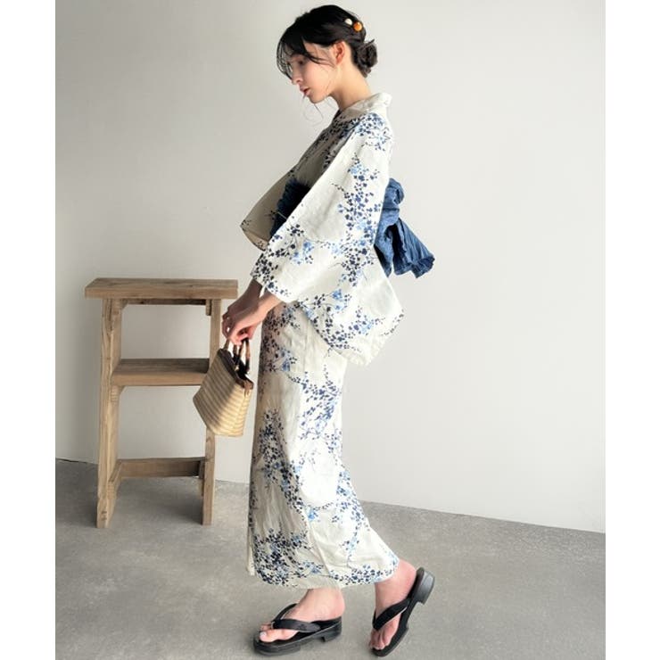 浴衣2点セット。クラシカルモダンな滝流れ浴衣（滝流れ浴衣・帯