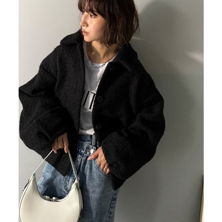 ボリューム感と抜け感の絶妙バランス。コクーン襟付きボアコート[品番