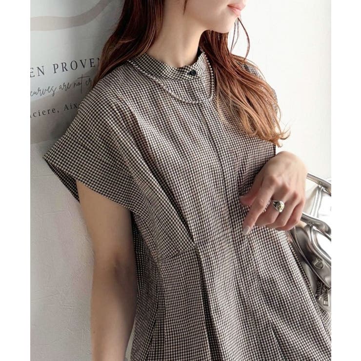 上品さとカジュアルのミックス。サッカー素材前後2wayバンドカラーウエストタック… | Classical Elf  | 詳細画像17 