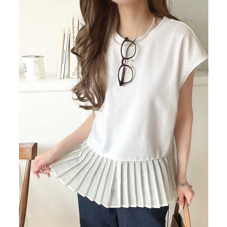 オフホワイト | 上品フェミニンに決まる。裾シアープリーツライトダンボールフレンチスリーブ風Tシャ… | Classical Elf 