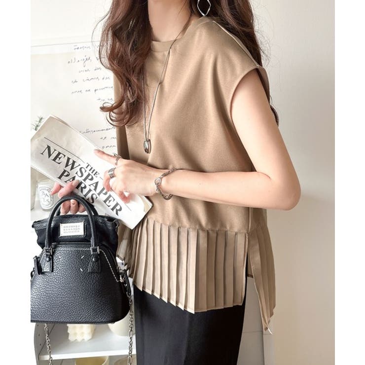 ベージュ | 上品フェミニンに決まる。裾シアープリーツライトダンボールフレンチスリーブ風Tシャ… | Classical Elf 