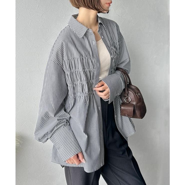 立体感を纏う。シャーリングビスチェ風ロングカフスビッグシャツ（長袖