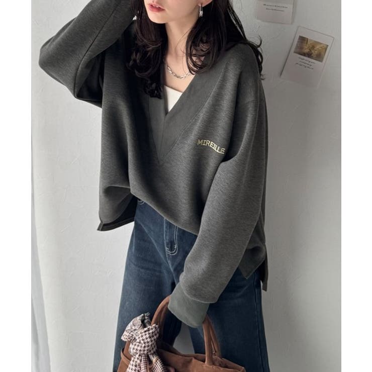 抜け感と上品さを両立。深めのネックで小顔見え♪ 胸刺繍Vネックダンボールニットト… | Classical Elf  | 詳細画像8 