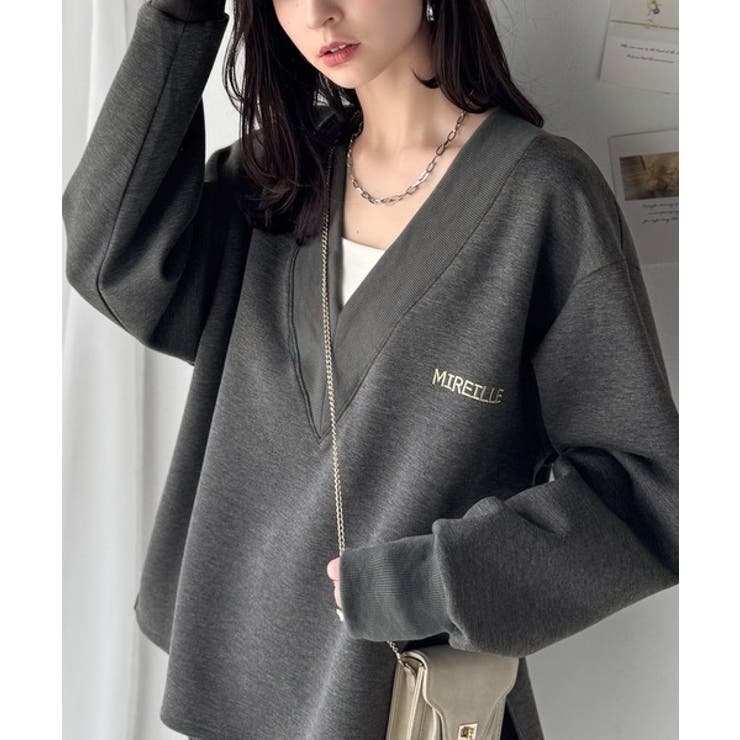 抜け感と上品さを両立。深めのネックで小顔見え♪ 胸刺繍Vネックダンボールニットト… | Classical Elf  | 詳細画像9 