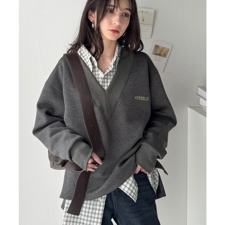 チャコール | 抜け感と上品さを両立。深めのネックで小顔見え♪ 胸刺繍Vネックダンボールニットト… | Classical Elf 