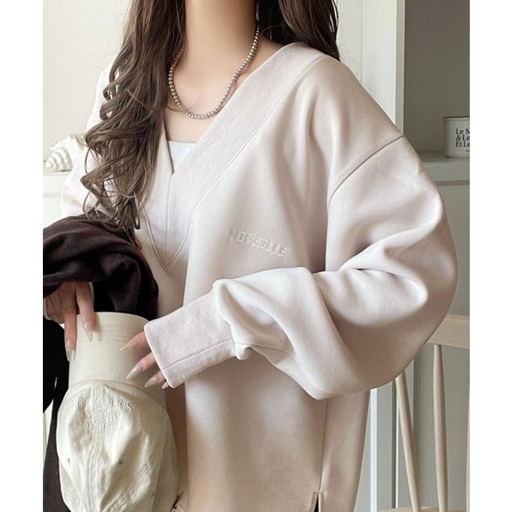 抜け感と上品さを両立。深めのネックで小顔見え♪ 胸刺繍Vネックダンボールニットト… | Classical Elf  | 詳細画像26 