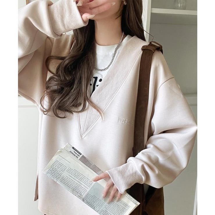 抜け感と上品さを両立。深めのネックで小顔見え♪ 胸刺繍Vネックダンボールニットト… | Classical Elf  | 詳細画像31 