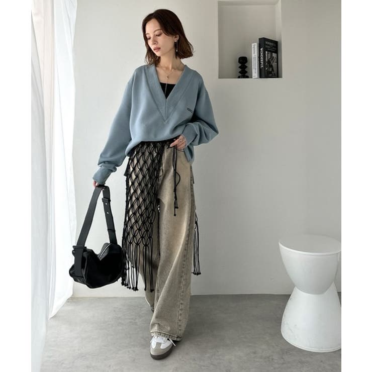 抜け感と上品さを両立。深めのネックで小顔見え♪ 胸刺繍Vネックダンボールニットト… | Classical Elf  | 詳細画像36 