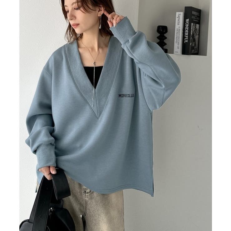 ブルー | 抜け感と上品さを両立。深めのネックで小顔見え♪ 胸刺繍Vネックダンボールニットト… | Classical Elf 