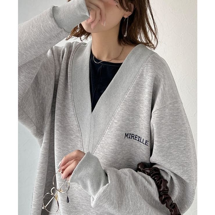 抜け感と上品さを両立。深めのネックで小顔見え♪ 胸刺繍Vネックダンボールニットト… | Classical Elf  | 詳細画像1 