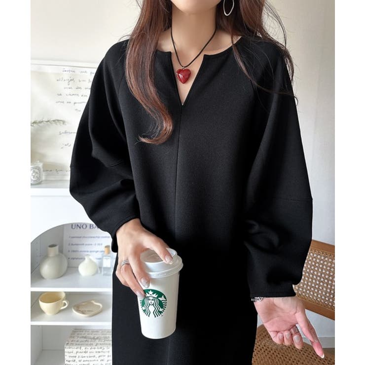 清楚にフェミニン、品よく抜け感。ランタンスリーブキーネック