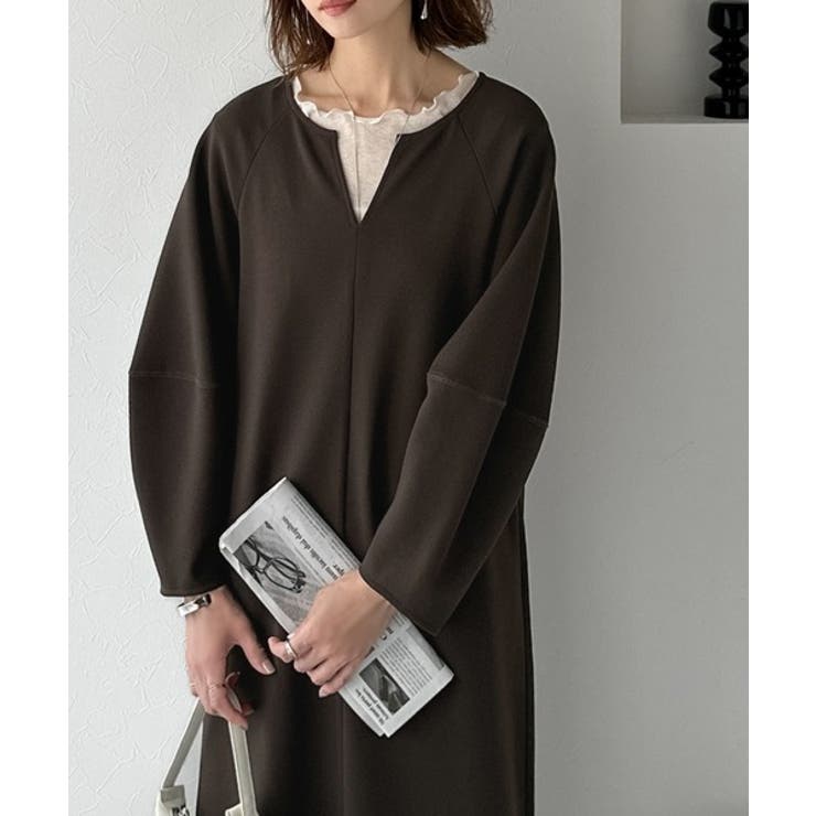 清楚にフェミニン、品よく抜け感。ランタンスリーブキーネックワンピース（ロング丈） | Classical Elf  | 詳細画像19 