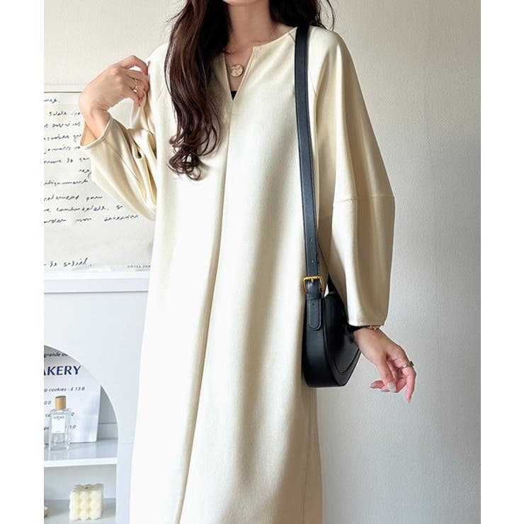 清楚にフェミニン、品よく抜け感。ランタンスリーブキーネックワンピース（ロング丈） | Classical Elf  | 詳細画像2 