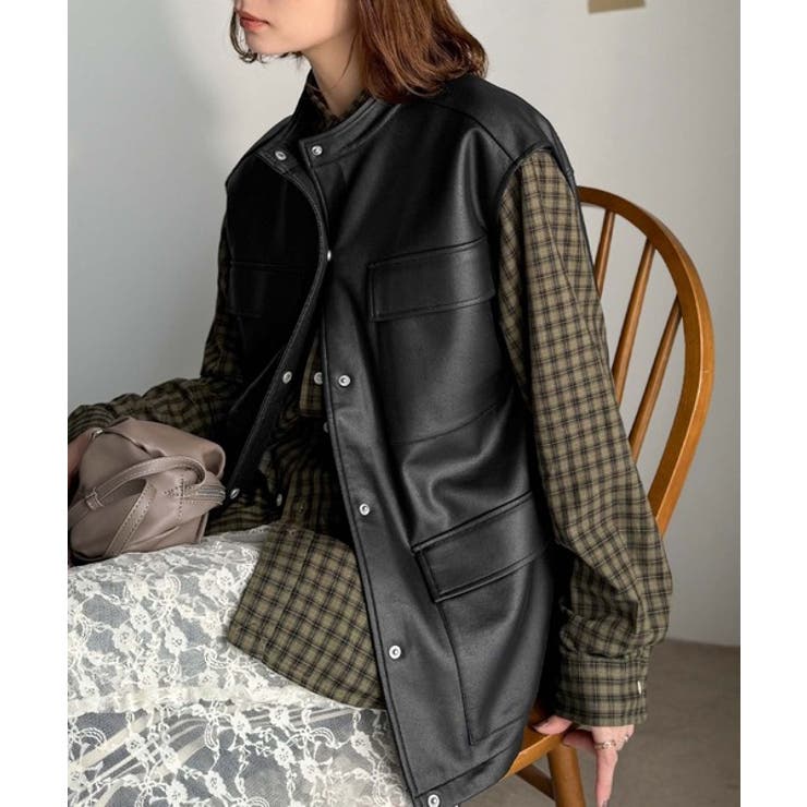 羽織るだけで、モードな存在感。BIGポケットレザー風加工スエードルーズベスト | Classical Elf  | 詳細画像15 