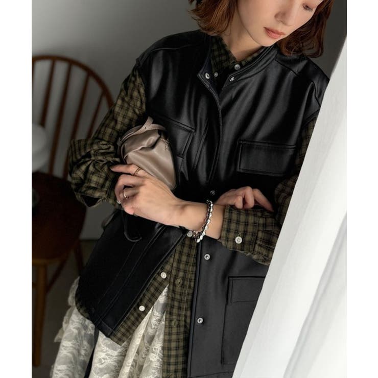 羽織るだけで、モードな存在感。BIGポケットレザー風加工スエードルーズベスト | Classical Elf  | 詳細画像16 