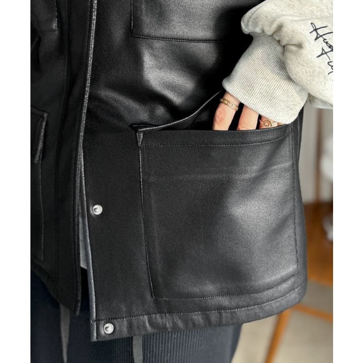 羽織るだけで、モードな存在感。BIGポケットレザー風加工スエードルーズベスト | Classical Elf  | 詳細画像20 