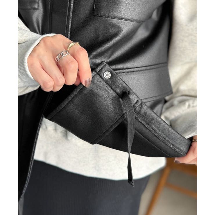 羽織るだけで、モードな存在感。BIGポケットレザー風加工スエードルーズベスト | Classical Elf  | 詳細画像21 