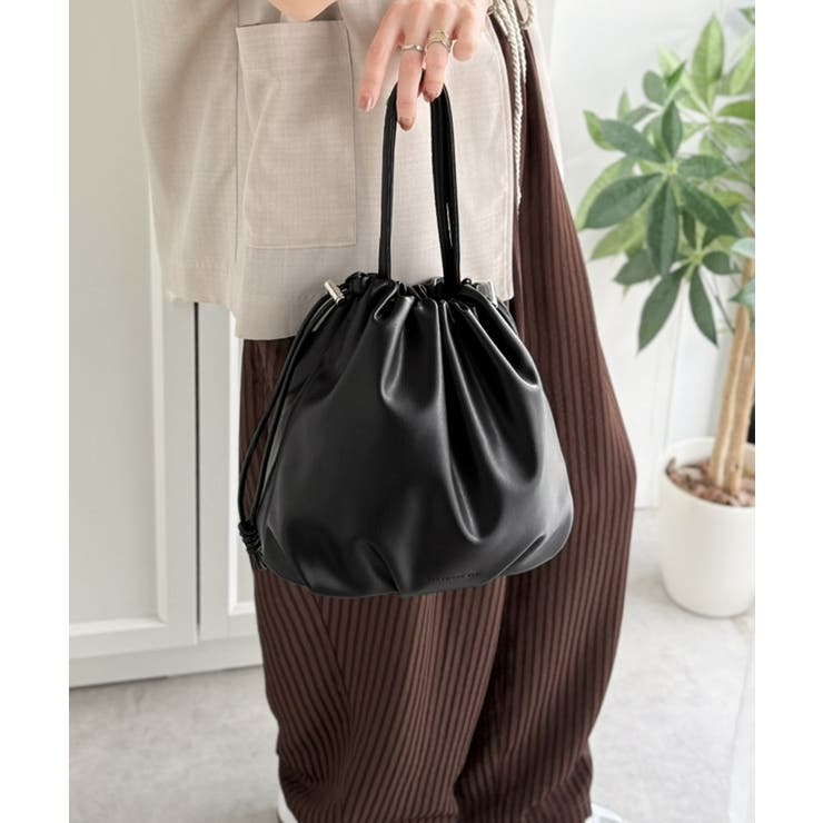 可愛く映えて、頼れる相棒。ソフトレザーマルチウェイ巾着ラウンドバッグ | Classical Elf  | 詳細画像1 