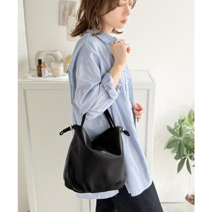 可愛く映えて、頼れる相棒。ソフトレザーマルチウェイ巾着ラウンドバッグ | Classical Elf  | 詳細画像3 