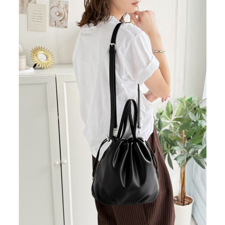 可愛く映えて、頼れる相棒。ソフトレザーマルチウェイ巾着ラウンドバッグ | Classical Elf  | 詳細画像5 