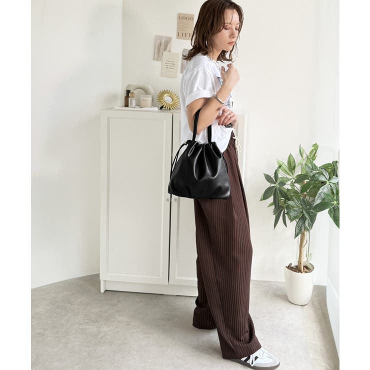 可愛く映えて、頼れる相棒。ソフトレザーマルチウェイ巾着ラウンドバッグ | Classical Elf  | 詳細画像6 