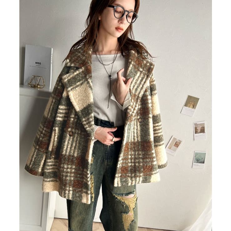 思わず目を惹く主役アウター。チェック柄ダブルジャケットボアコート