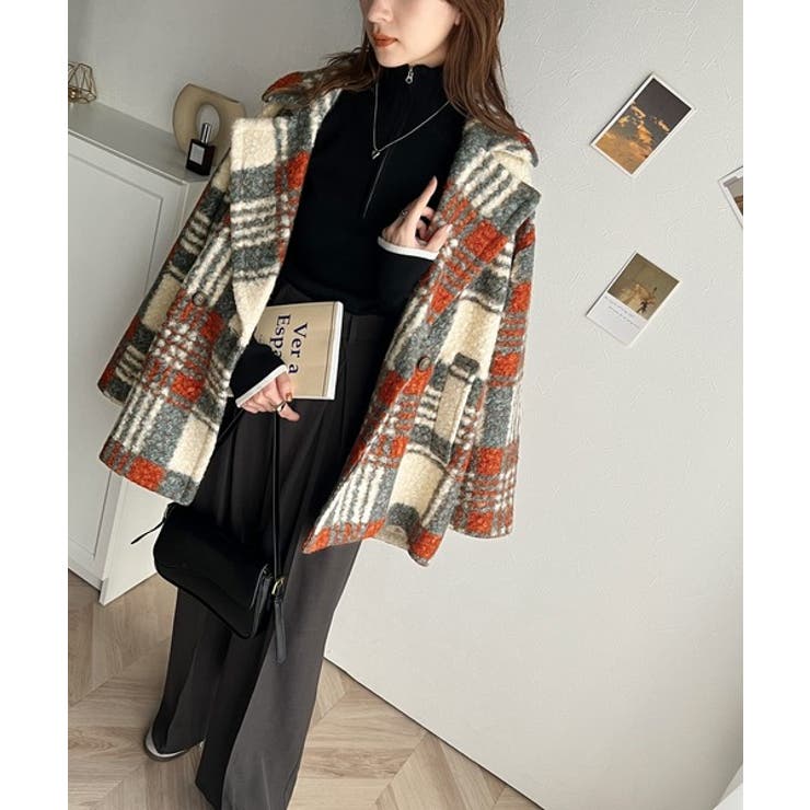 思わず目を惹く主役アウター。チェック柄ダブルジャケットボアコート