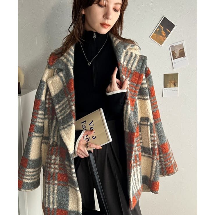 思わず目を惹く主役アウター。チェック柄ダブルジャケットボアコート