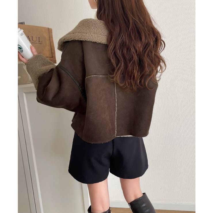 大人のヴィンテージ感漂う。ショート丈フェイクムートンコート