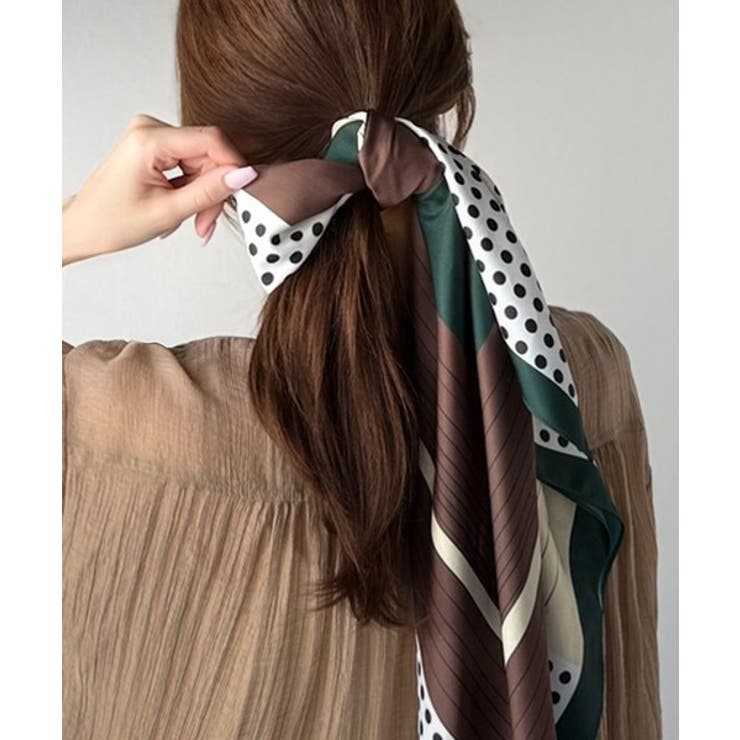 グリーン | 上品カワイイ♪90cm×90cmパネル柄シルクライク大判スカーフ | Classical Elf 