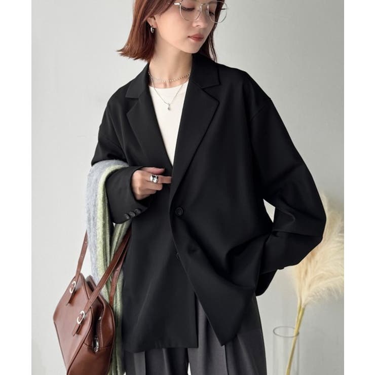 きちんと感とリラックス感を両立。ゆるシルエット、テーラード