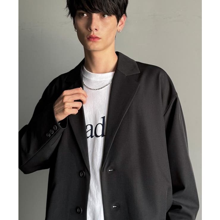 きちんと感とリラックス感を両立。ゆるシルエット、テーラード