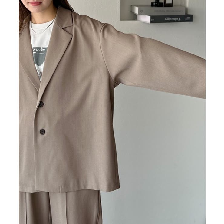 きちんと感とリラックス感を両立。ゆるシルエット、テーラード